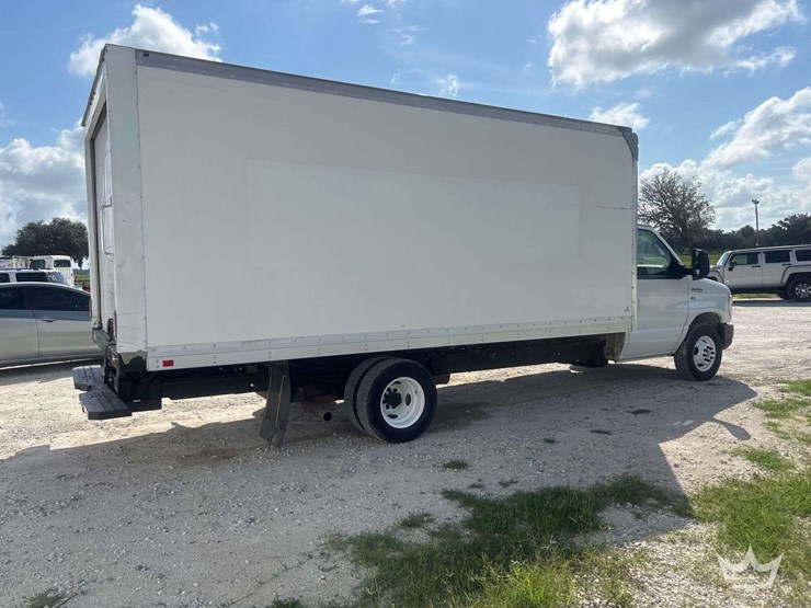 2019-ford-e350-image-3