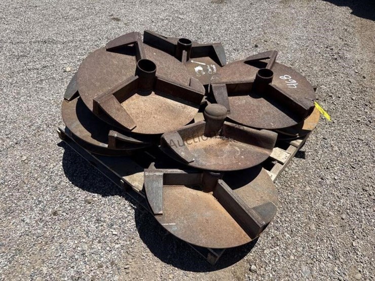 pallet-of-22in-spinners-for-spreader-trailers-image-2