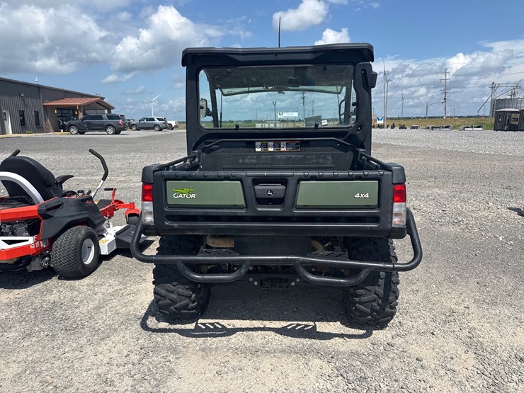 2023-john-deere-gator-image-5