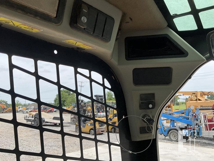 2018-caterpillar-239d-image-16