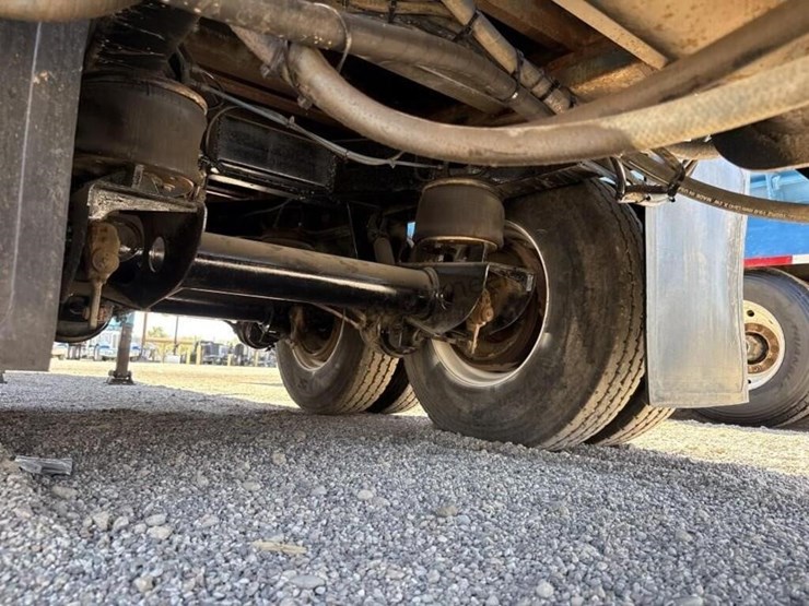2012-versa-v-bottom-spreader-trailer-image-16