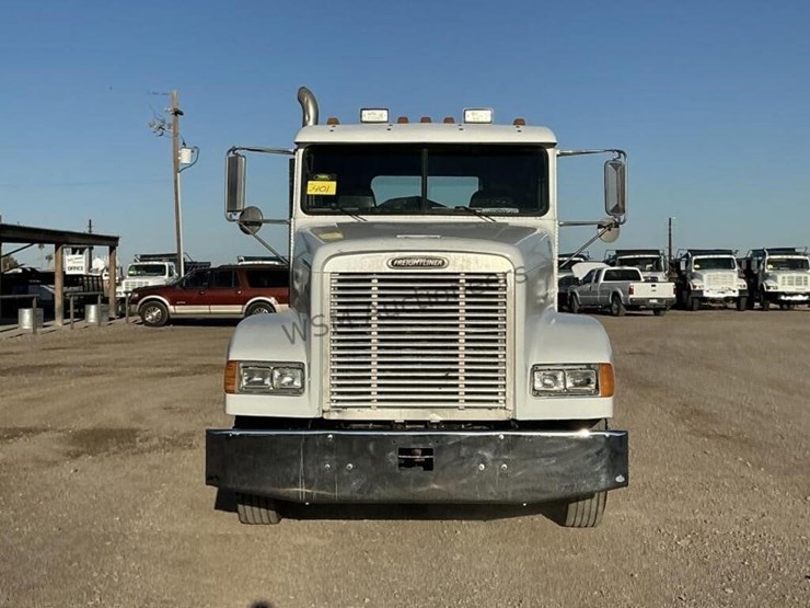 2001-freightliner-fld120-image-2