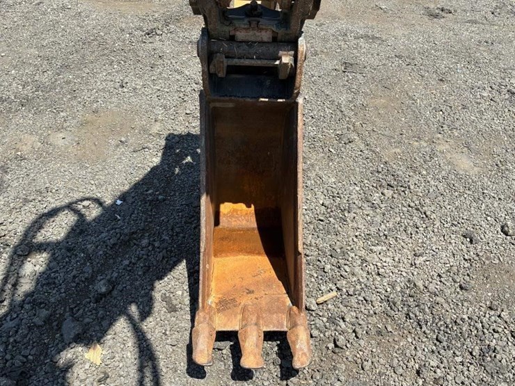 2022-caterpillar-430-image-22