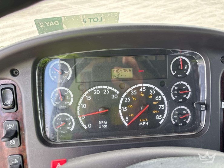 2017-freightliner-m2-106-image-35
