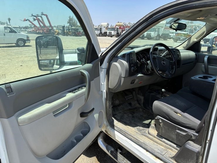 2012-gmc-sierra-2500-image-17