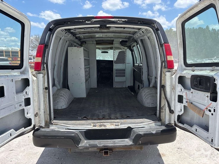 2005-gmc-2500-image-22