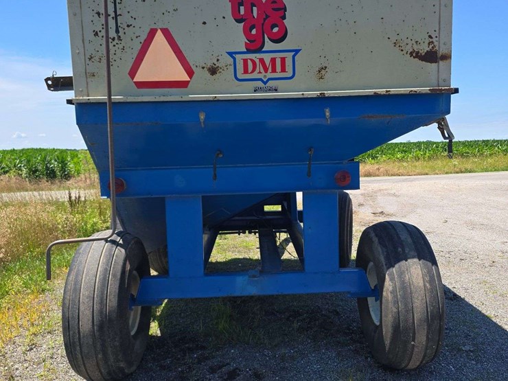 dmi-320-gravity-wagon,-roll-tarp,-lights,-ext.-tongue-image-5