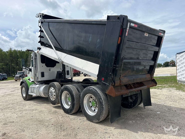 2015-peterbilt-567-image-4