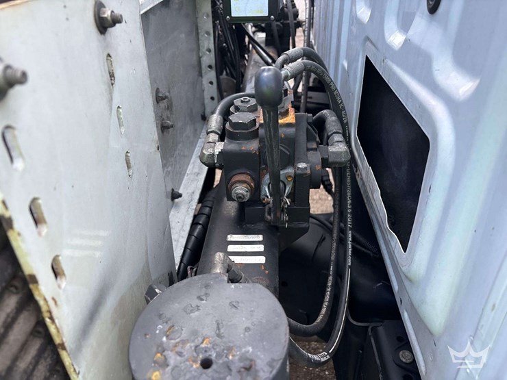 2017-ford-f550-image-27
