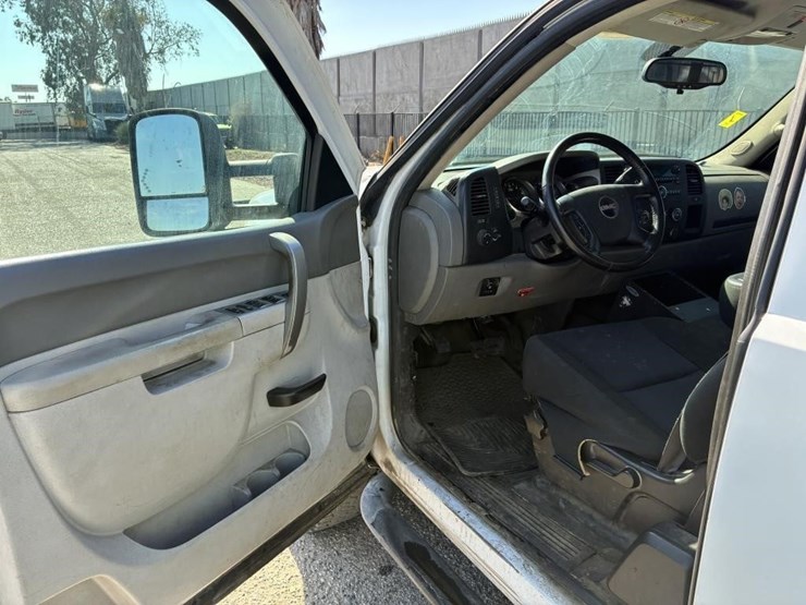 2012-gmc-sierra-2500-image-17
