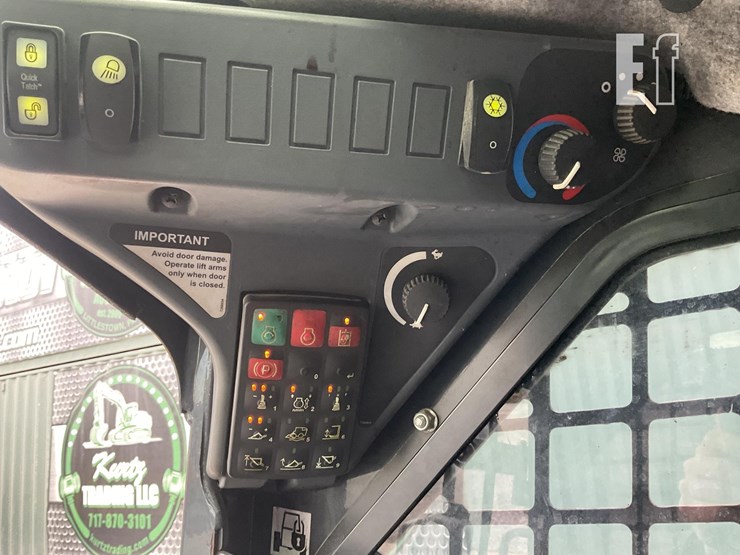 2017-deere-317g-image-16