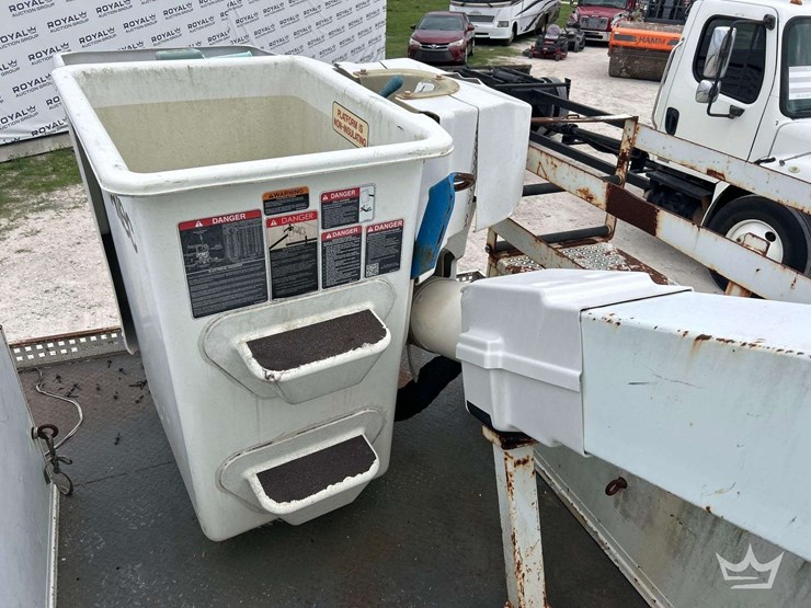 2008-chevrolet-c7500-altec-ta40-41ft.-bucket-truck-image-28