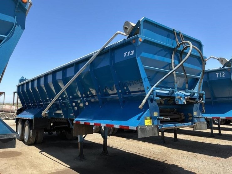 2014-versa-v-bottom-spreader-trailer-image-3