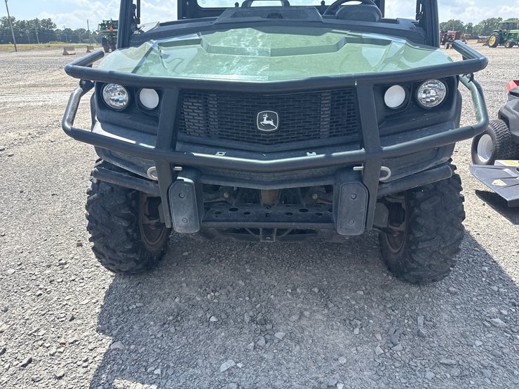 2023-john-deere-gator-image-15