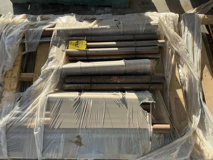 pallet-of-international-spreader-truck-floor-&-image-5
