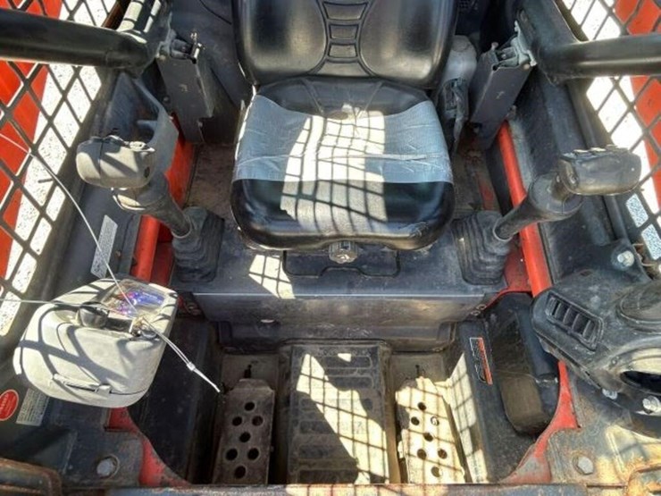 2018-kubota-ssv65-image-15