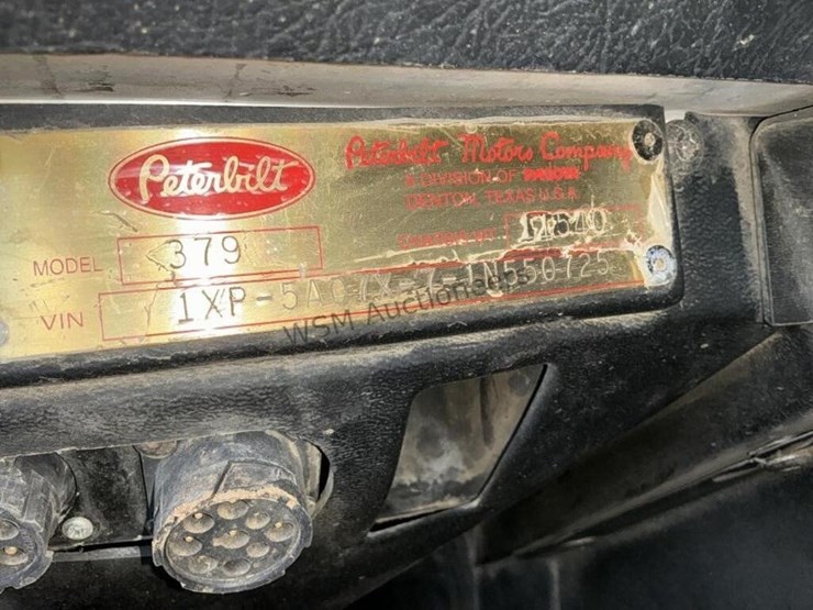 2001-peterbilt-379-image-16