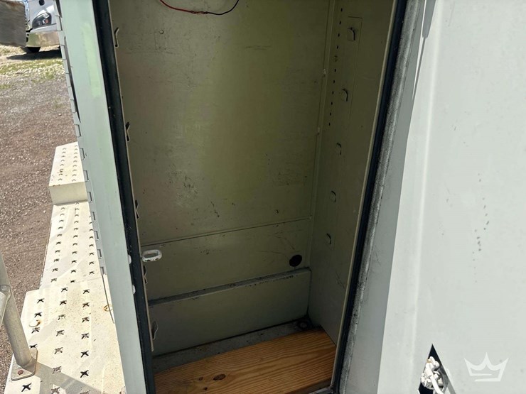 2004-chevrolet-express-3500-enclosed-service-van-image-21