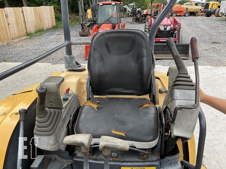 2005-deere-27c-image-13