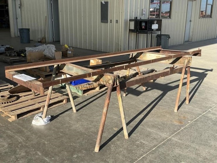 small-spreader-truck-chain-table-image-2
