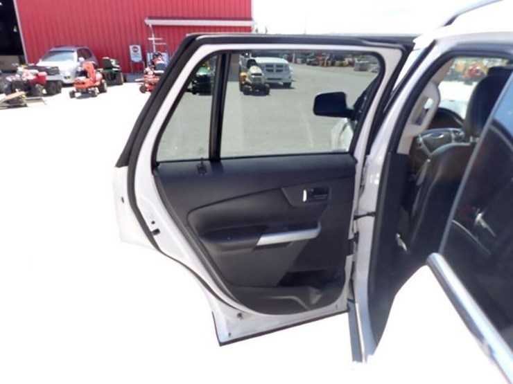 2011-ford-edge-image-55