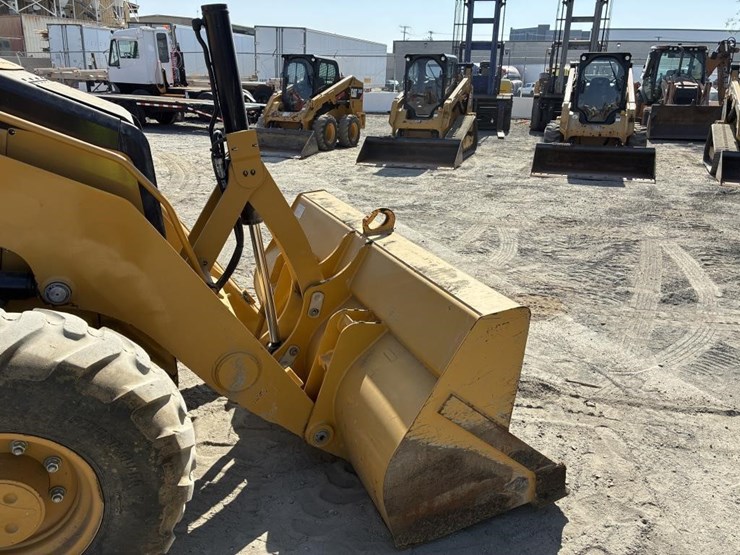 2022-caterpillar-430-image-10