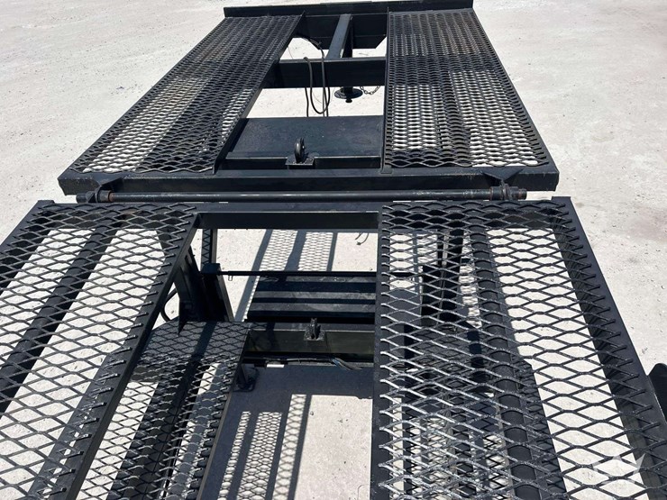 2020-kaufman-47ft.-gooseneck-tri-axle-car-hauler-trailer-image-13