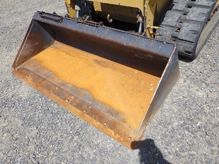 2017-caterpillar-239d-image-17