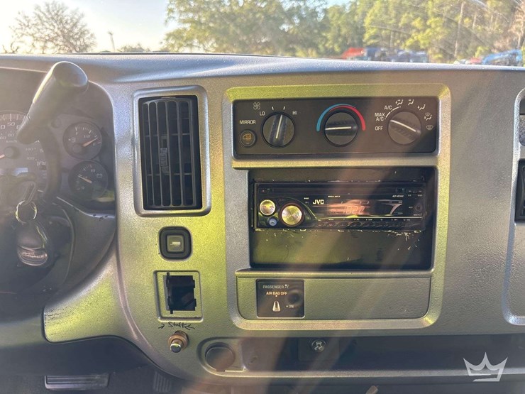 2004-chevrolet-express-3500-image-16
