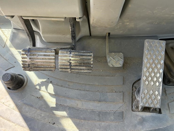2014-caterpillar-430e-image-34