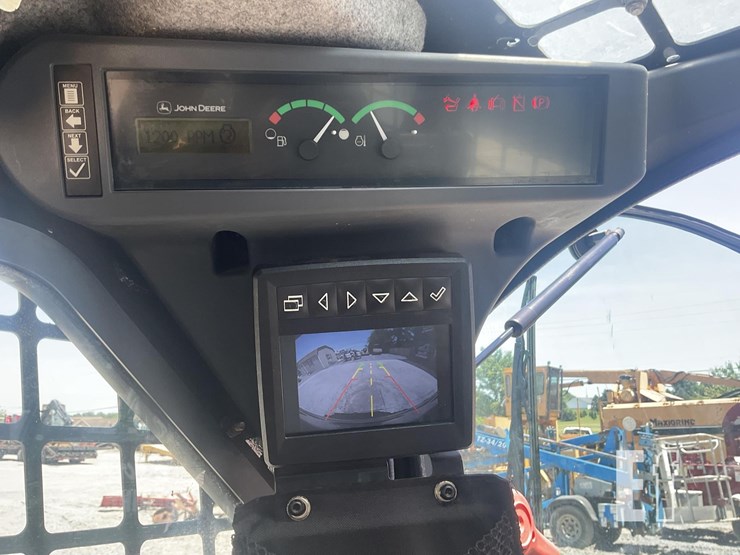 2024-deere-317g-image-16
