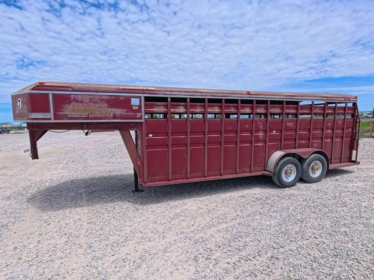 1992-titan-trailer-image-3