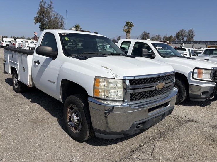 2011-chevrolet-2500hd-image-2