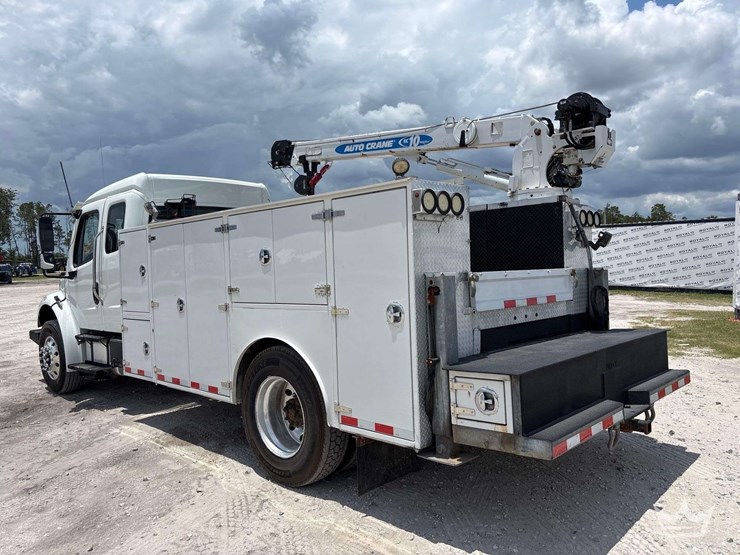 2017-freightliner-m2-106-image-4