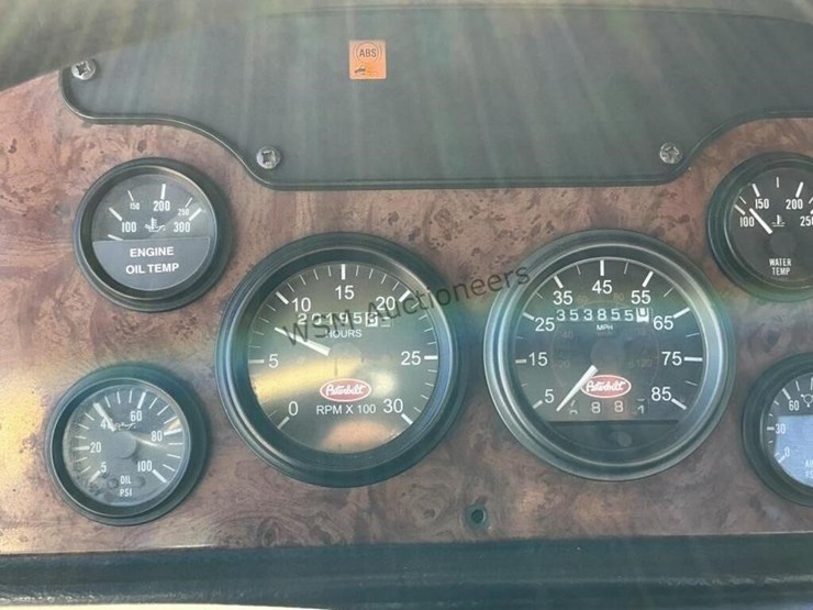 2004-peterbilt-378-image-18