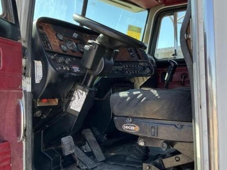 2004-peterbilt-378-image-23