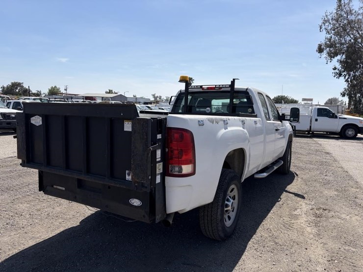 2012-gmc-sierra-3500-image-3
