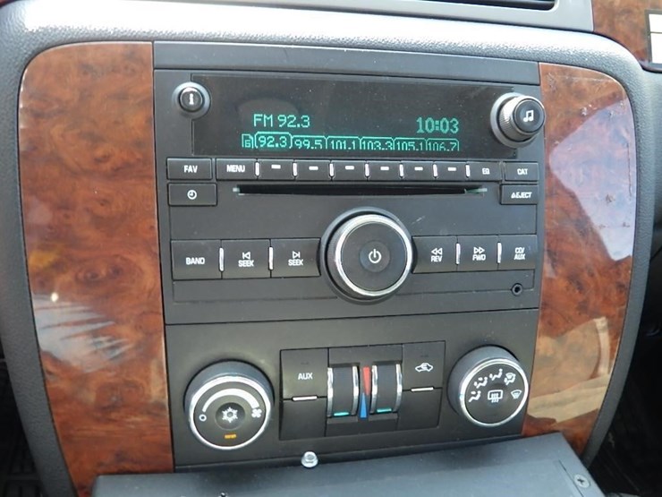 2008-chevrolet-tahoe-image-32