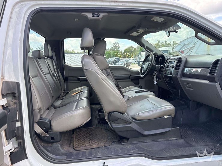 2017-ford-f550-image-30