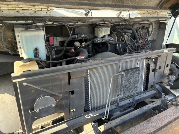 2002-workhorse-p42-image-8