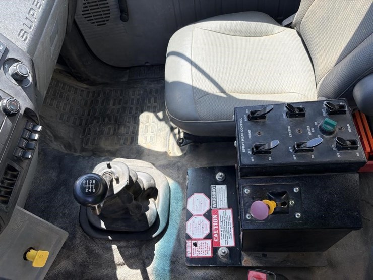 2011-ford-f750-image-17