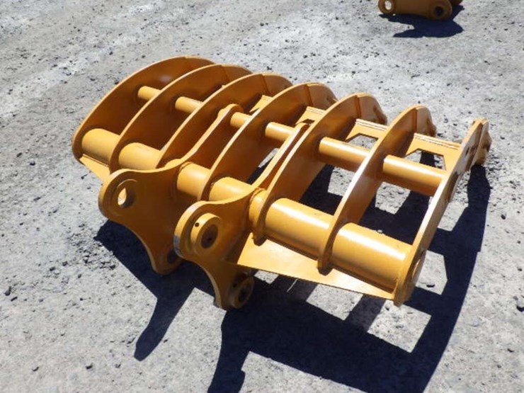 caterpillar-320-image-3