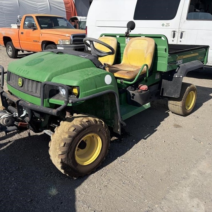 JOHN DEERE GATOR