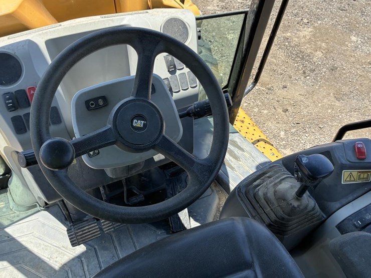 2022-caterpillar-430-image-28