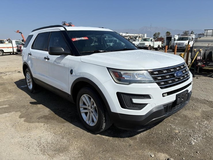 2017-ford-explorer-image-2