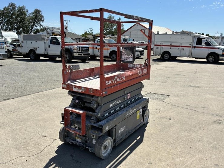 2004-skyjack-sjiii3219-image-3