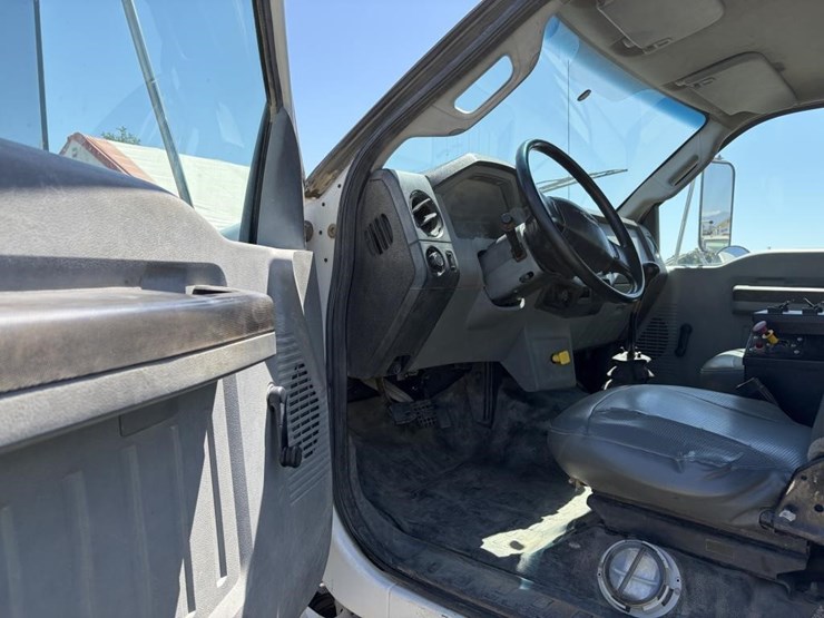 2011-ford-f750-image-14