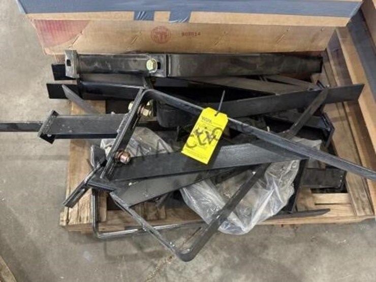 pallet-of-peterbilt-fender-mounts-image-6