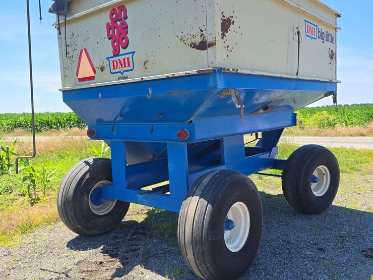 dmi-320-gravity-wagon,-roll-tarp,-lights,-ext.-tongue-image-4