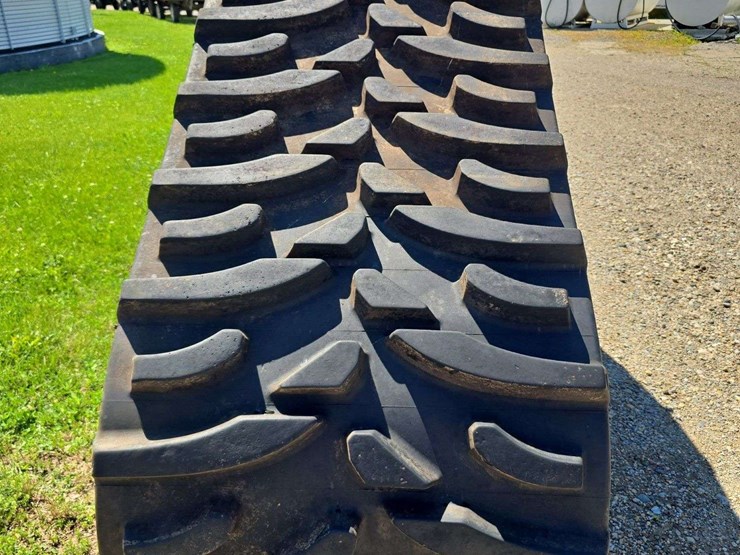 saucy-combine-tracks,-32''-very-low-use,-have-the-adapter-to-fit-a-jd-combine,-used-on-1-season-image-12
